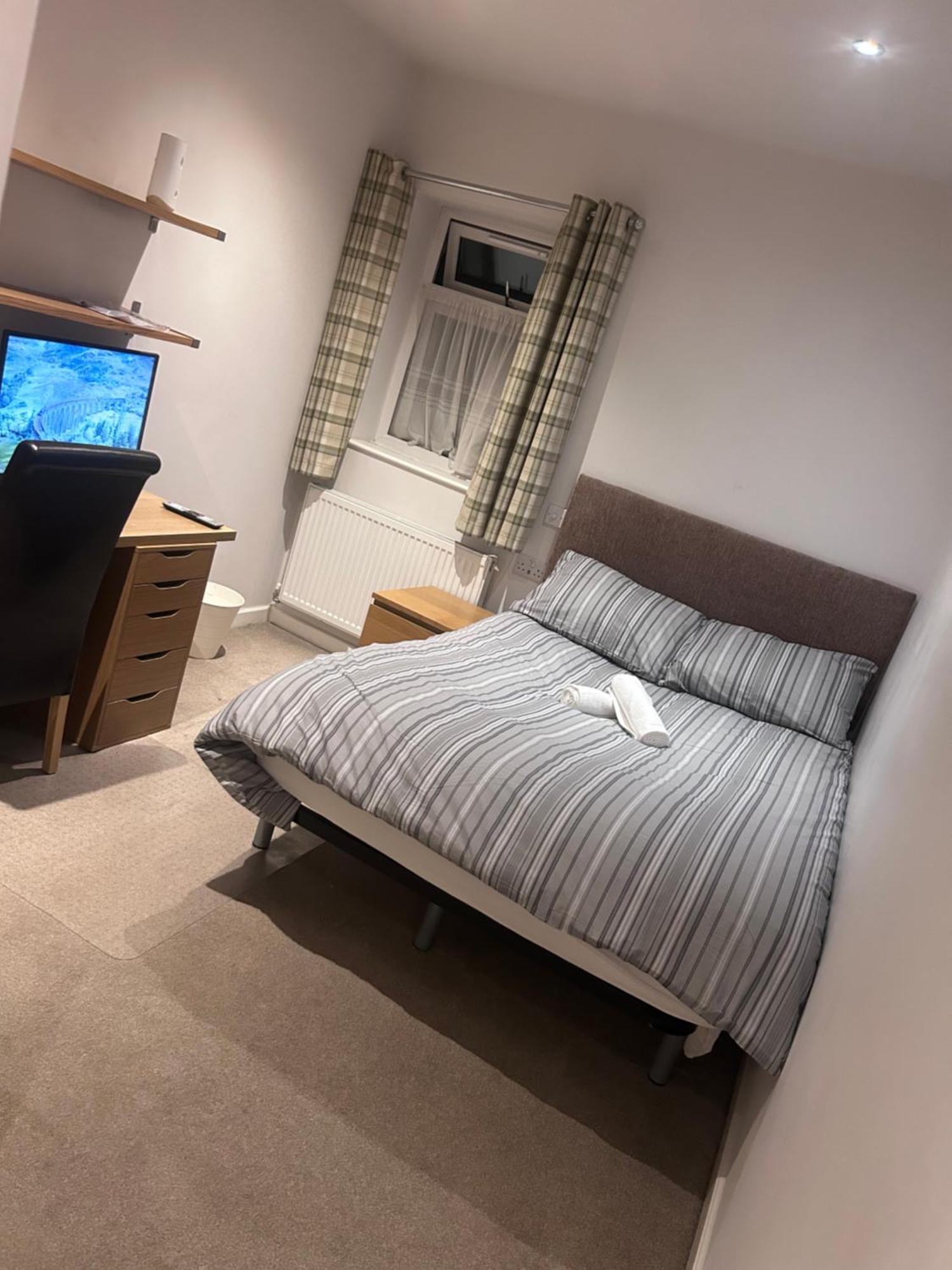 Seafords Guest House Stoke-on-Trent ภายนอก รูปภาพ