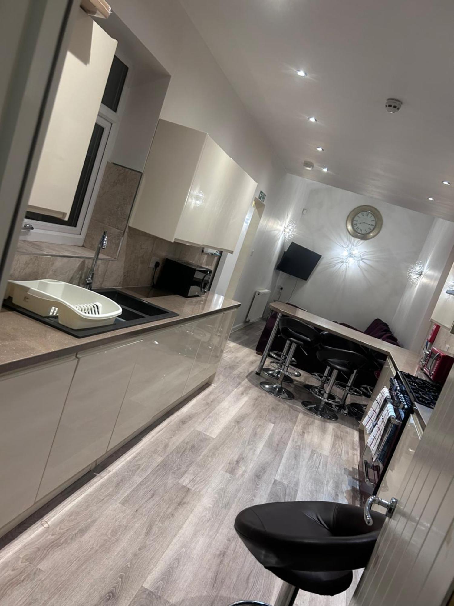 Seafords Guest House Stoke-on-Trent ภายนอก รูปภาพ