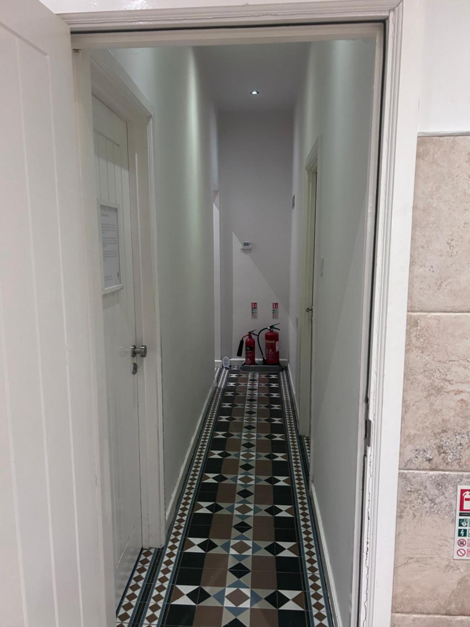 Seafords Guest House Stoke-on-Trent ภายนอก รูปภาพ